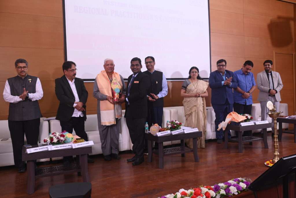 CMA Nagesh Bhagne, Chairman, ICMAI-Pune Chapter felicitating CMA (Dr) Dhananjay V Joshi, Past President, ICMAI & Mentor Cost Accounting and Cost Audit WIRC during Regional Practitioners Convention 2024.